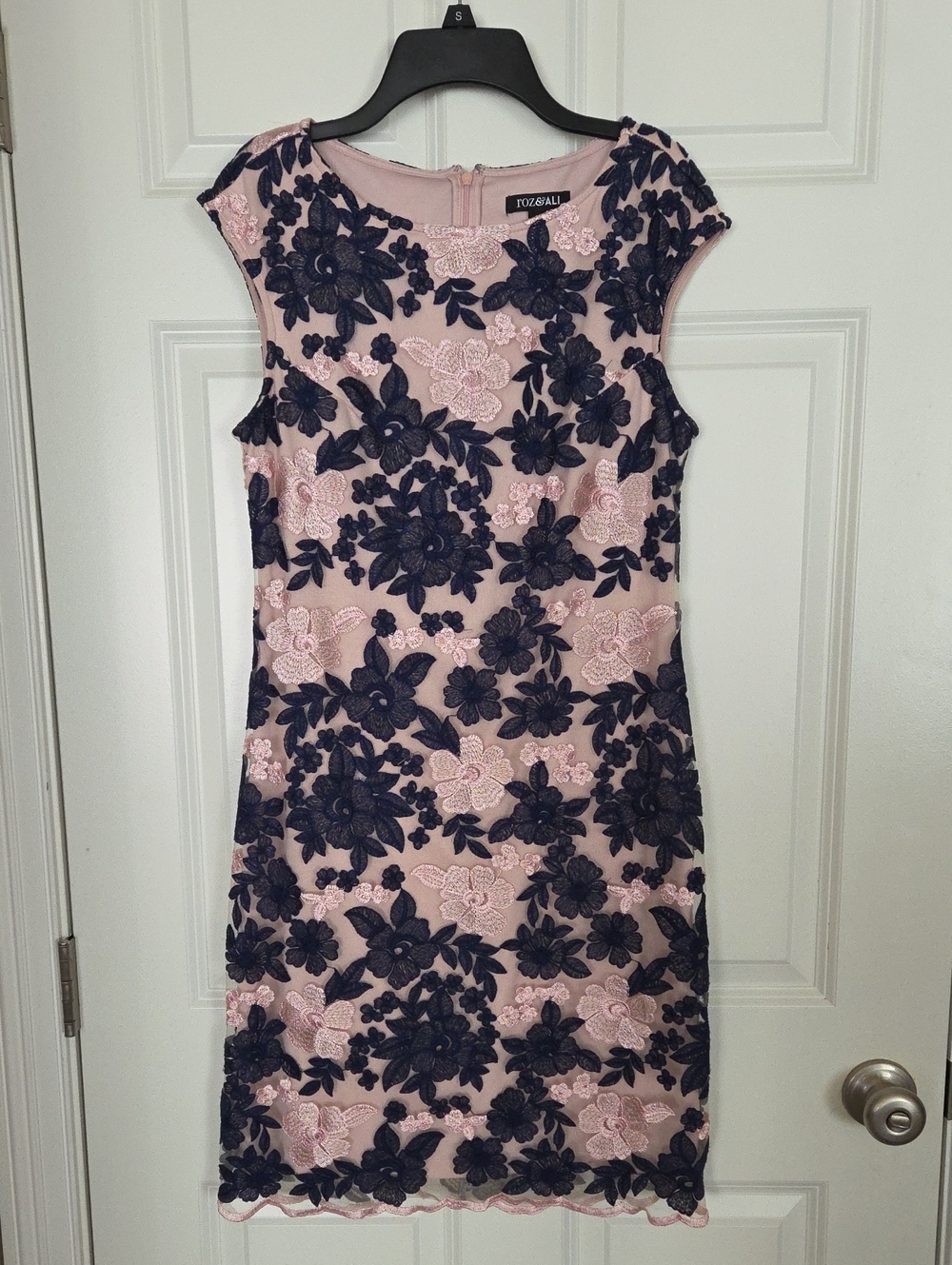 Roz & Ali Embroidered Floral Lace Dress
